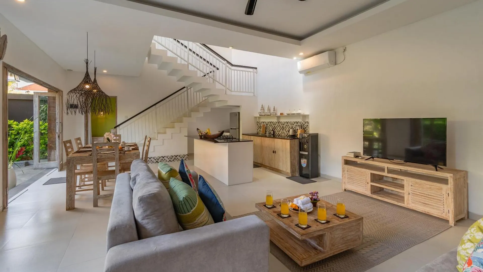 Stuning Private Villa Indah Seminyak